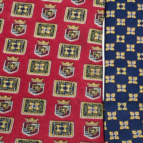 Tommy Hilfiger Silk Tie Vintage 90's Red Blue Preppy Crests - Picture 4 of 6